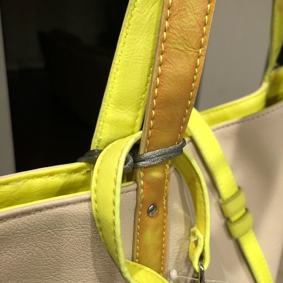 Danny Nicole Reversible Tote Lime & Beige - Picture 3 of 7